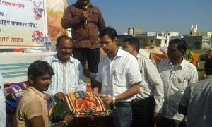 06-01-2015-BULDANA-PATRAKAR-DIWAS-CELEBRATION-DISTRIBUTION-BLANKETS-TO-NEEDY4_2-300x180-1