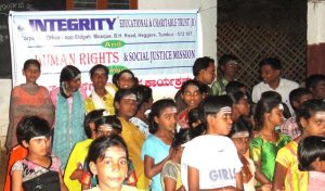 2015-TUMKUR-KARNATAKA-WITH-ANATH-ASHRAM-CHILDRENS-PROVIDE-FOOD-CLOTHES-AND-GIFTS4_1-300x176-1